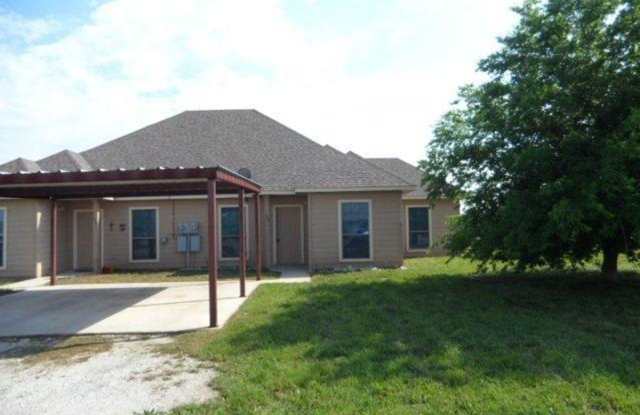 3 bedroom 2 bath duplex in Weatherford *** Move in Special $500.00 off first months rent*** - 116 Collett Court, Parker County, TX 76088