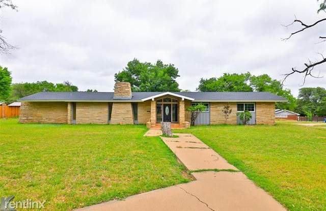 1500 Sycamore St - 1500 Sycamore St, Breckenridge, TX 76424