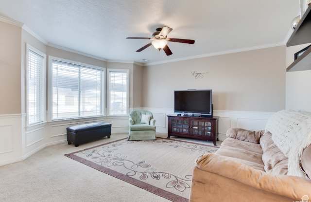 698 N BLACK HORSE LOOP Gallery 2