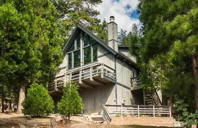 401 N Grass Valley Rd - 401 North Grass Valley Road, Lake Arrowhead, CA 92352