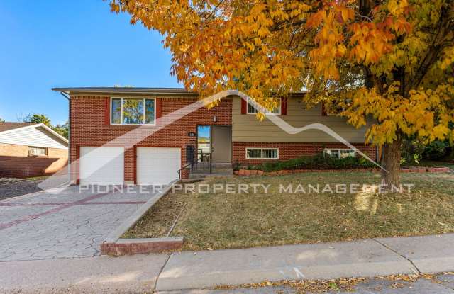 Spacious Home with Natural Light  Fenced Backyard photos photos