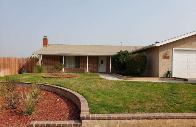 HORSE'S HORSE'S.....GREAT HOUSE WITH LOTS OF LAND AND A BARN photos photos