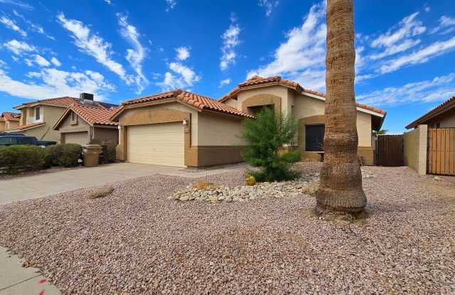 Affordable price! Private pool & new interior! Gallery 3