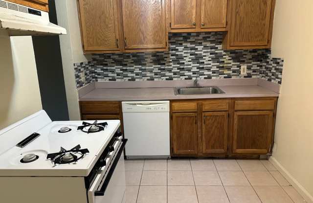 Warrensville Heights Townhome - 4925 Banbury Court, Warrensville Heights, OH 44128