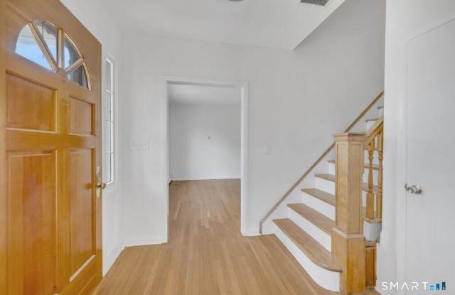 2743 Boston Post Road Gallery 4