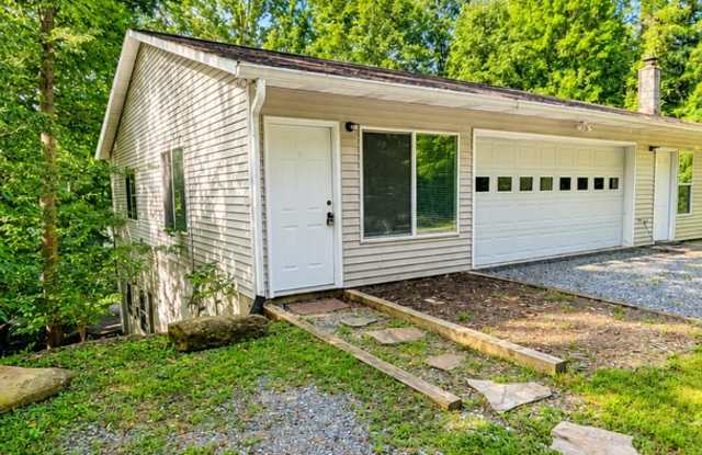 Black Mountain Garage Apartment- One occupant only! 6 Month Lease! photos photos Black Mountain Garage Apartment- One occupant only! 6 Month Lease! photos photos