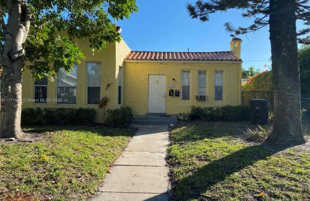 618 30th St photos photos