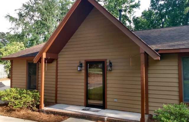 215 ASHLEY Circle Gallery 2