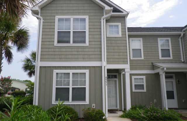 End Unit 3 Bedroom/3 Bath in Saylor's Watch. Trash included! photos photos
