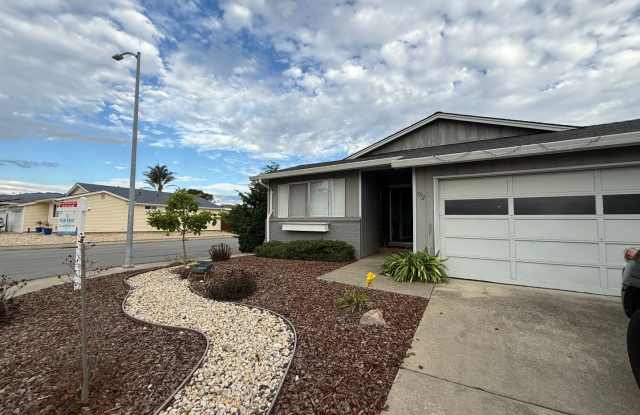 Beautiful Home in Watsonville - 55+ Community- 50% off 1st months rent!! - 782 Almond Drive, Watsonville, CA 95076