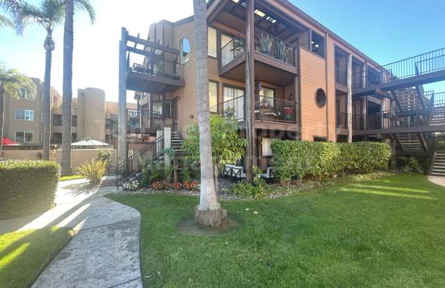 **Beautiful, Fully-Furnished 2 bed / 2.5 bath Townhome in Coastal Carlsbad - Available NOW** - 4016 Aguila Street, Carlsbad, CA 92008