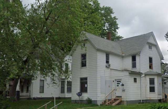 516 W 15th St - 516 West 15th Street, Davenport, IA 52803