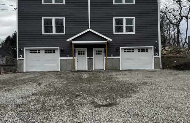 911 Fish Rd - 911 Fish Road, Tiverton, RI 02878