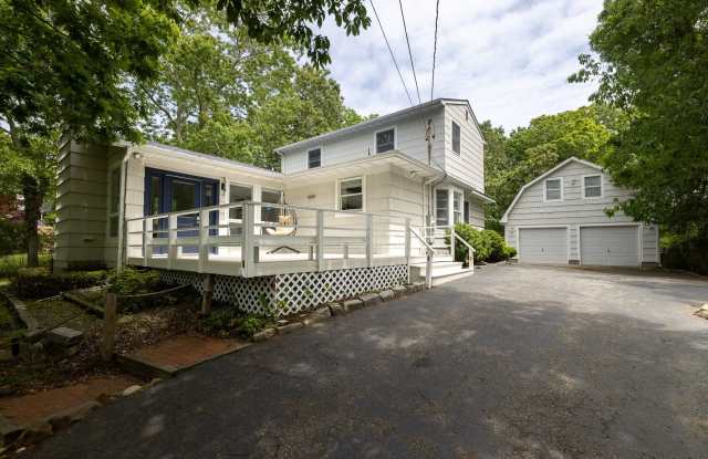 10 Columbine Avenue N Gallery 2