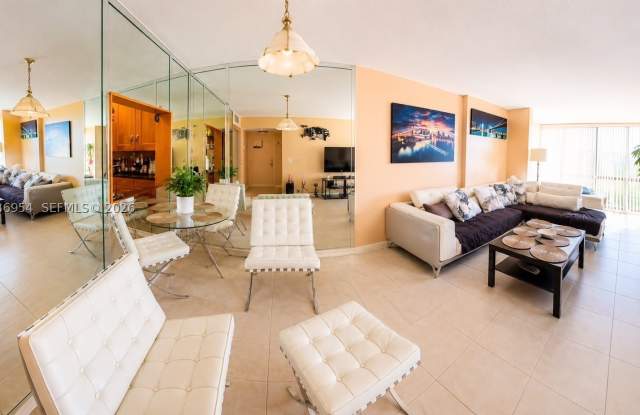 1000 Parkview Dr Gallery 3