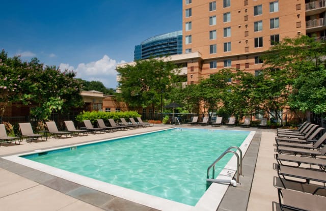 1800 Oak Apartments Gallery 3