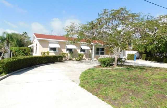 9398 SUN ISLE DR NE - 9398 Sun Isle Drive Northeast, St. Petersburg, FL 33702