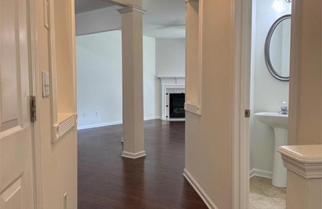 5925 Ellington Cove Gallery 3