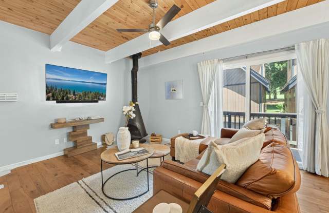 Spacious Condo with Balcony & Mountain Views Gallery 3