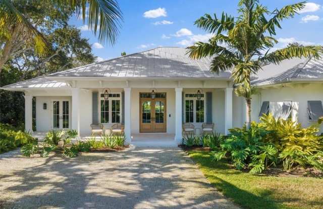 2207 Cove Drive Gallery 2