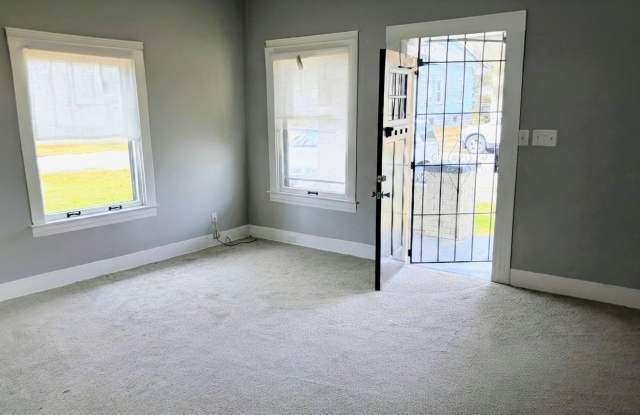 Cute and Cozy 2BD/1BA Gallery 3