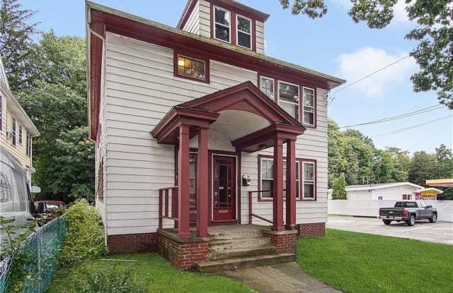 1012 Narragansett Boulevard photos photos