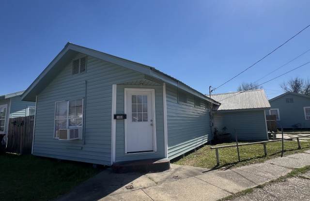 1000 East Simcoe Street photos photos