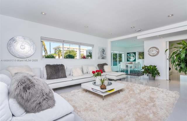 1225 Marseille Dr photos photos