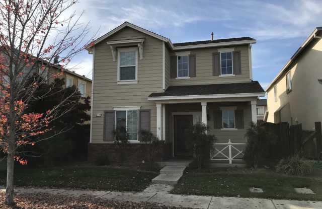 Two story in desirable north Turlock! photos photos