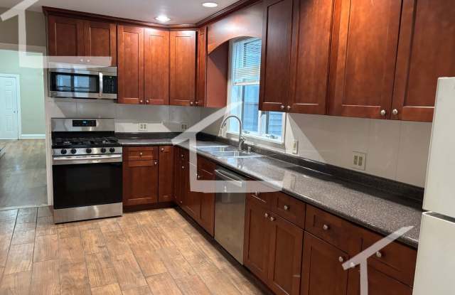 HUge 7 bed in Allston photos photos