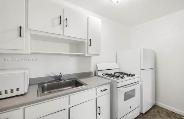 126 SW 18th Ave - 126 Southwest 18th Avenue, Miami, FL 33135
