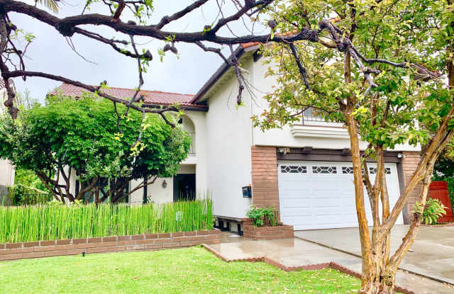 Five Bedroom Single Family Home in Irvine! Gallery 3