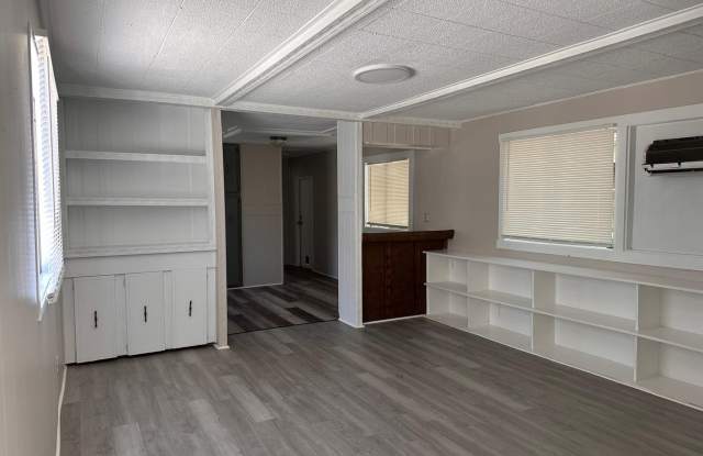 Updated 3 bed 2 bath mobile home Gallery 3