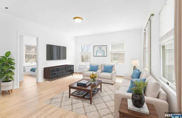 35 Emerson Plaza photos photos