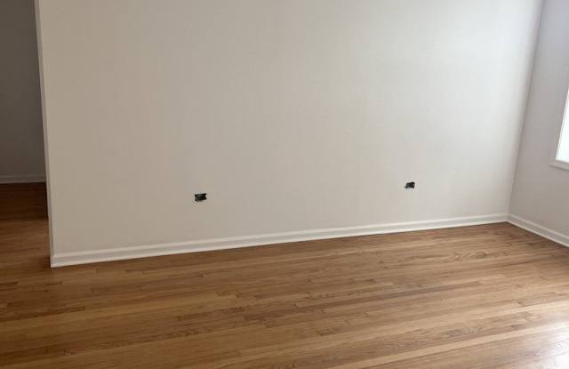 2414 W 70th Street Gallery 3