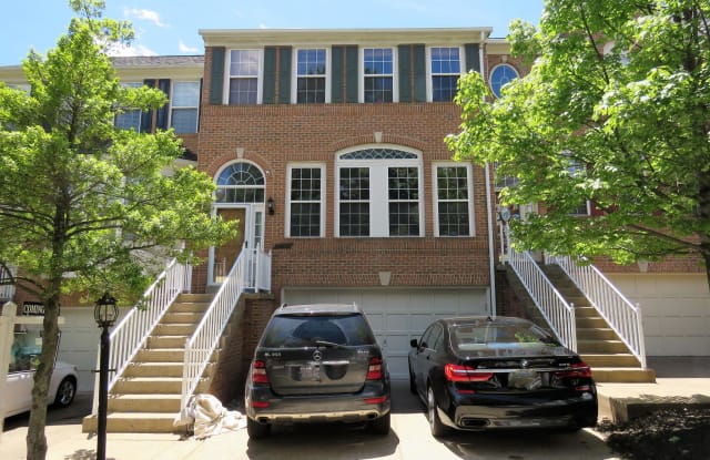 20601 GLENMERE SQUARE - 20601 Glenmere Square, Cascades, VA 20165