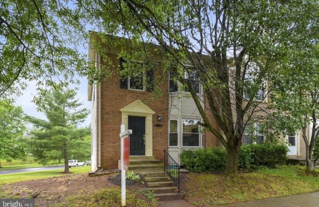 5266 GLEN MEADOW DRIVE - 5266 Glen Meadow Drive, Centreville, VA 20120
