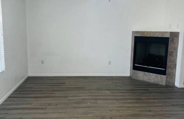 Charming Townhome, Prime Location, Cozy Living Gallery 4