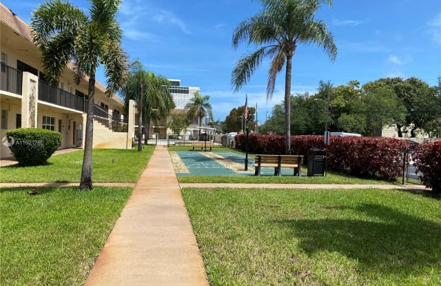 421 NE 1st St - 421 NE 1st St, Hallandale Beach, FL 33009
