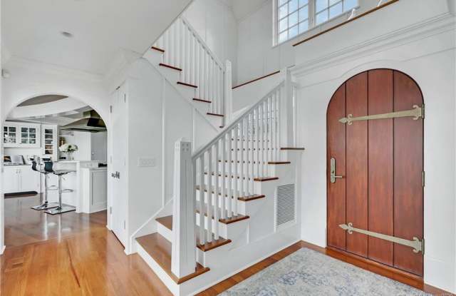 32 Edgewater Hillside Gallery 3