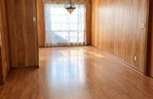 2718 Northridge Drive Gallery 3