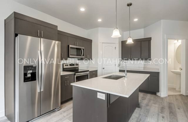 3633 W 2330 N photos photos