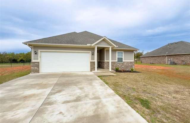 Very Nice 4 bedroom 2 bath home in Guthrie schools photos photos