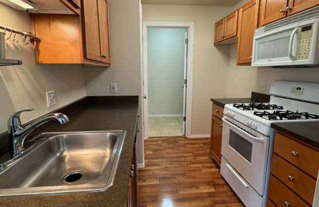 15320 NW Central Drive #326 ~ Impressive Bethany Village Condo! Gallery 4