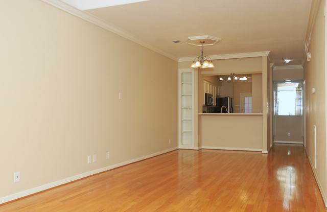 107 Manor Place TX - 1 Gallery 2