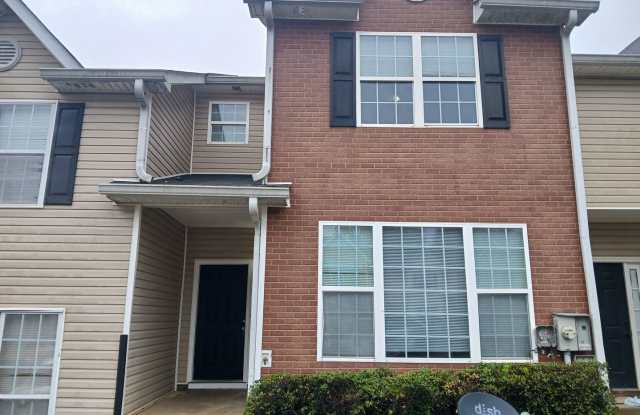2-Story Townhome - Walk to Nearby Lake - Quiet Cul-de-Sac Gallery 1