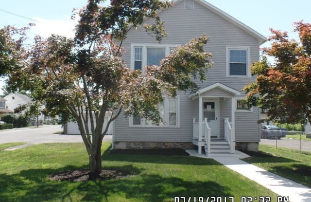 390 Piedmont Street - 390 Piedmont Street, Waterbury, CT 06706
