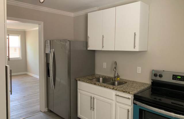 Cute 2 Bedroom Duplex near Freedom Drive Gallery 4
