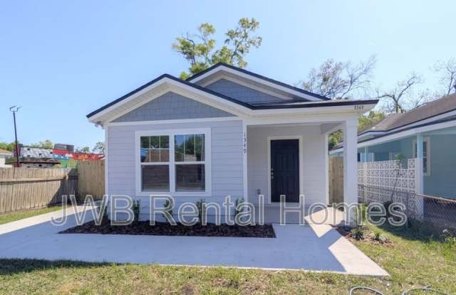 1349 Rushing St photos photos