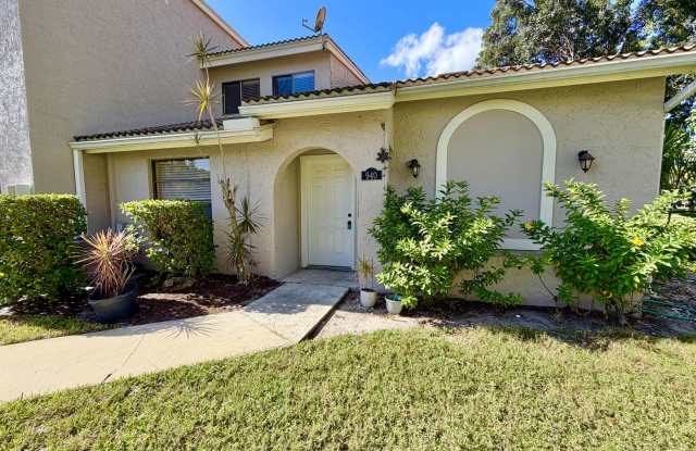 **LELY COUNTRY CLUB** 2 BED + LOFT / 2 BATH CONDO - SMALL PET OK! - ANNUAL RENTAL - 940 Augusta Boulevard, Lely, FL 34113